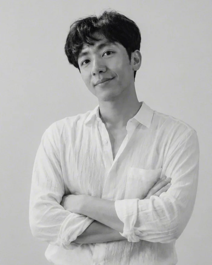 Portrait of Mark Min